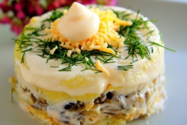 sloenyj-salat-s-kuricej
