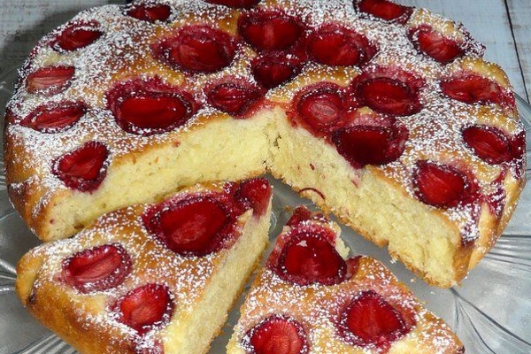 vishnevyj-pirog-recept-so-smetanoj1