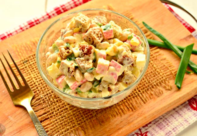 salaty-iz-kuricy-recepty-vkusnye.2