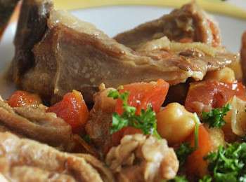 Яловичина тушкована з овочами