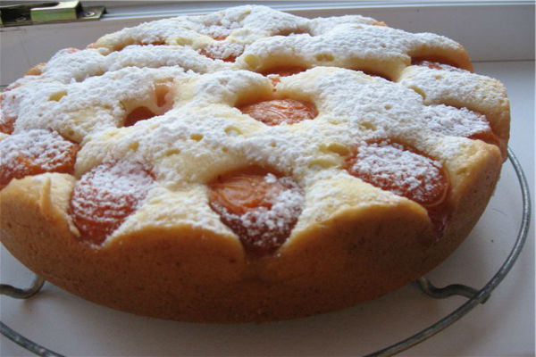 pirog-s-svezhimi-abrikosami