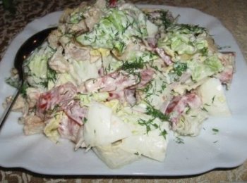 Салат з пекінською капустою і курячими грудками