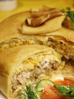 Торт з яєчних млинців з курячим м'ясом