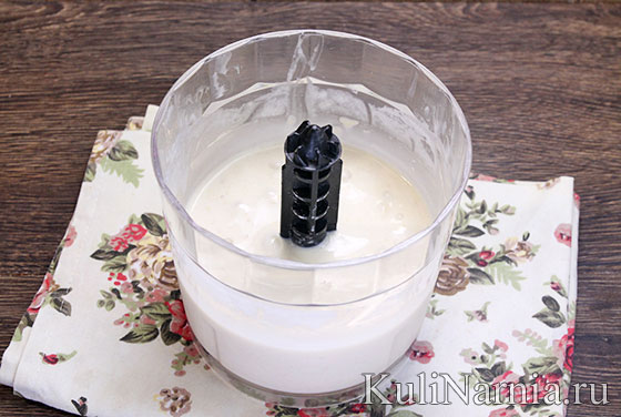 Банановий коктейль з молоком і морозивом