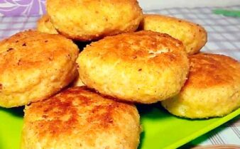 Котлети з курячої грудки на пательні в паніровці