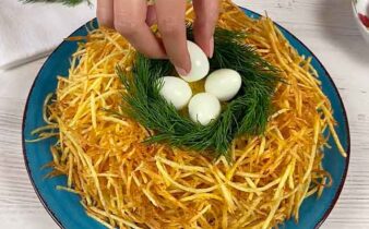 Салат гніздо глухаря з куркою