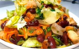 Салат із квасолею та куркою з морквою