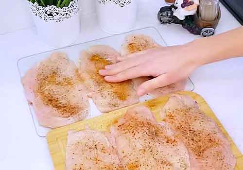 Курка в духовці з хрусткою скоринкою