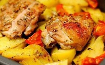 Курка з картоплею в духовці