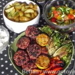 Біфштекси по-грецьки з соусом із фети