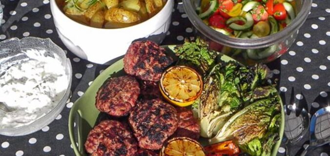 Біфштекси по-грецьки з соусом із фети