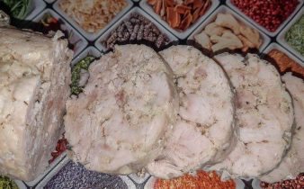 Домашня варена ковбаса з курки