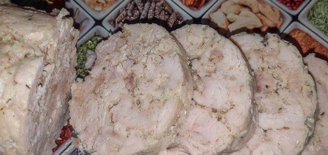 Домашня варена ковбаса з курки