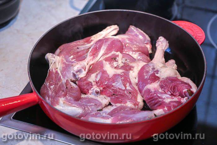 Фотографії рецепта Качині ніжки з яблуками, цибулею і помідорами в духовці, 01 Качині ніжки з яблуками, цибулею та помідорами в духовці, Крок 01