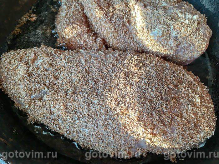 Фотографії рецепта Куряча грудка, смажена в паніровці з висівок, 04 Куряча грудка, смажена в паніровці з висівок, Крок 04