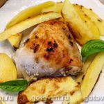 Курячі стегна, запечені в соусі з вершкового масла з часником і лимоном Курячі стегна, запечені в соусі з вершкового масла з часником і лимоном