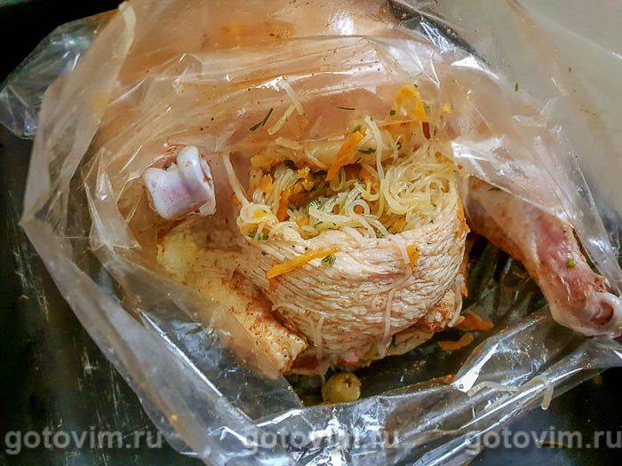 Курка, фарширована рисовою локшиною, морквою та оливками, Крок 07