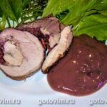 М’ясний рулет зі свинини з куркою та вишнею