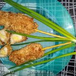 Рулетики з курячого філе з сиром у паніровці