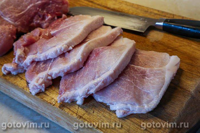 Фотографії рецепта Рулетики зі свинини з солоними огірками та морквою під сирною скоринкою , 01 Рулетики зі свинини з солоними огірками та морквою під сирною скоринкою , Крок 01