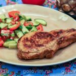 Стейки зі свинини на сковороді