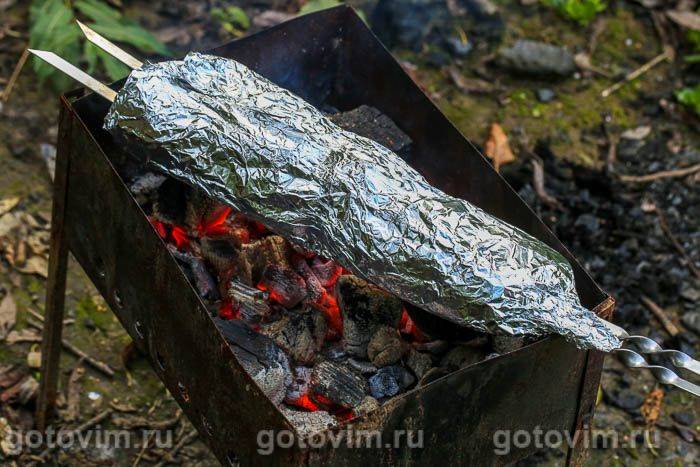 Свиняча грудинка, запечена цілим шматком на шампурах (на мангалі), Крок 05