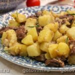 Тушкована картопля з курячими сердечками