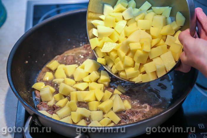 Фотографії рецепта Тушкована картопля з курячими сердечками, 04 Тушкована картопля з курячими сердечками, Крок 04