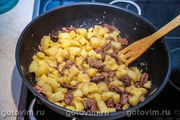 Фотографії рецепта Тушкована картопля з курячими сердечками, 05 Тушкована картопля з курячими сердечками, Крок 05