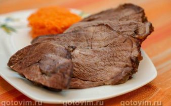 Баранина мечуї з морквяним салатом