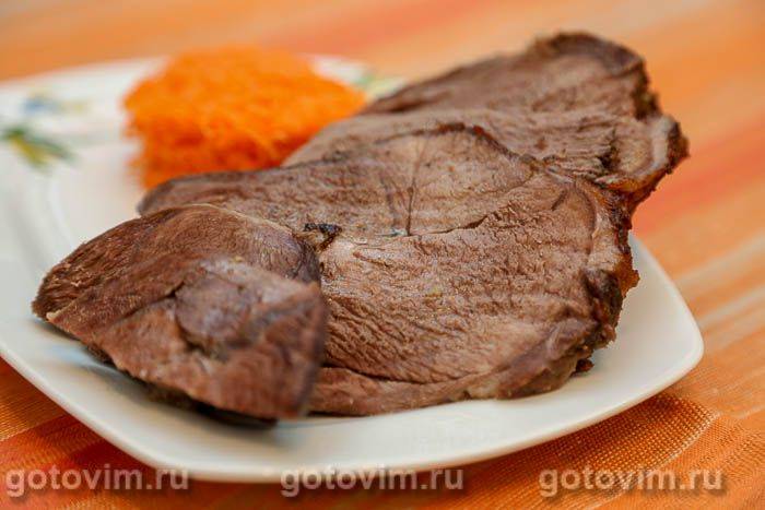 Баранина мечуї з морквяним салатом Баранина мечуї з морквяним салатом