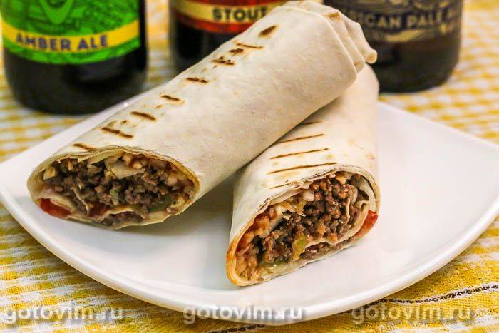 Домашня шаурма з м'ясним фаршем і овочами