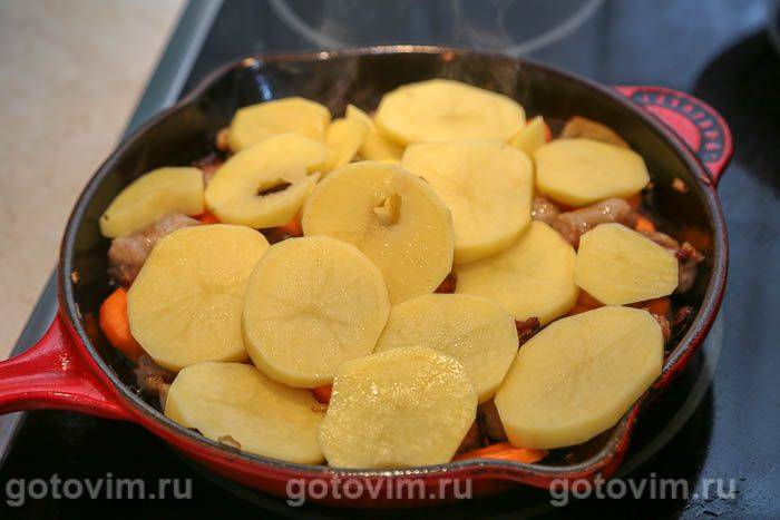 Дублінський коддл або овочеве рагу з беконом і свинячими ковбасками (Dublin coddle), Крок 07