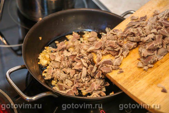 Фотографії рецепта Фрикасе з курячих шлунків у соусі на жовтках, 02 Фрикасе з курячих шлунків у соусі на жовтках, Крок 02