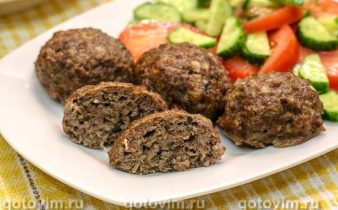 Котлети з курячих шлунків із грибами в духовці