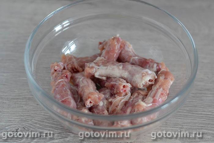 Курячі шиї з часником, паприкою та прованськими травами в духовці, Крок 01