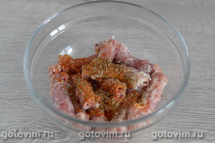 Курячі шиї з часником, паприкою та прованськими травами в духовці, Крок 02