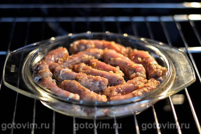 Курячі шиї з часником, паприкою та прованськими травами в духовці, Крок 05