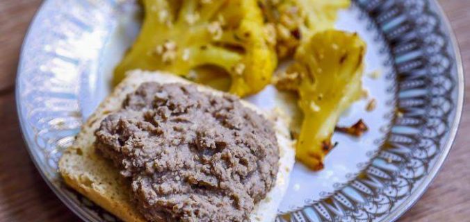Паштет із курячої печінки з білою квасолею і червоним вином
