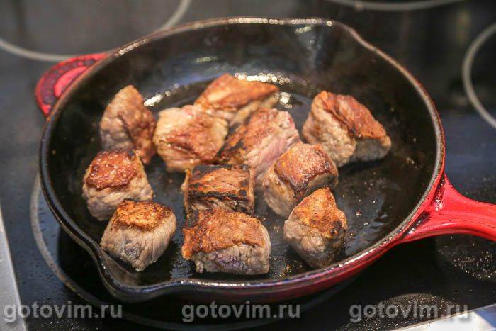 Рвана яловичина з печеним часником і яблуками, Крок 02