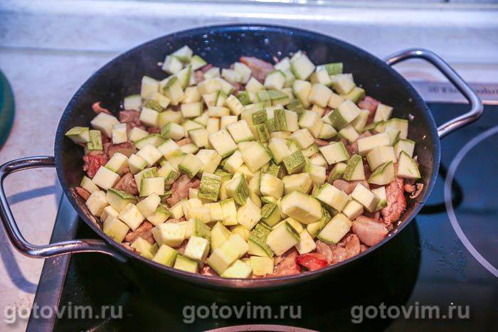 Смажене м'ясо з кабачками та гливами, Крок 04