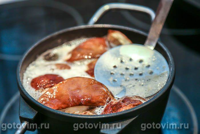 Стейки зі свинячої шийки з білими грибами в сметані, Крок 02
