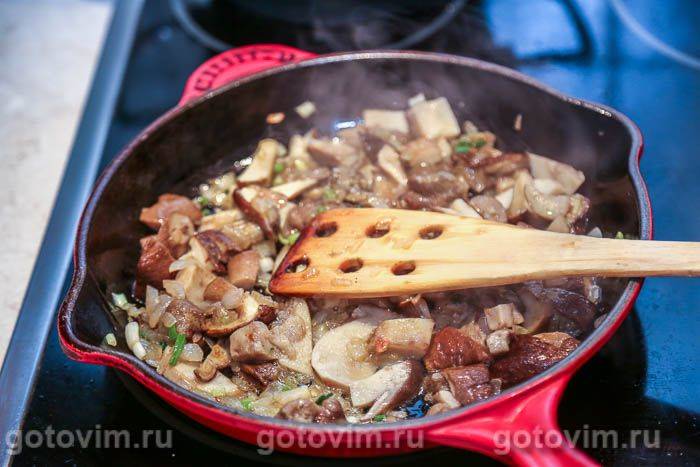 Стейки зі свинячої шийки з білими грибами в сметані, Крок 04