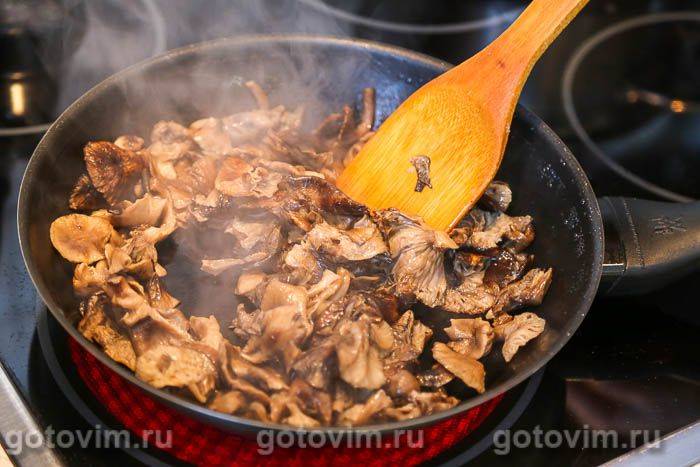 Вафлі з печінки зі смаженими грибами та цибулею, Крок 02