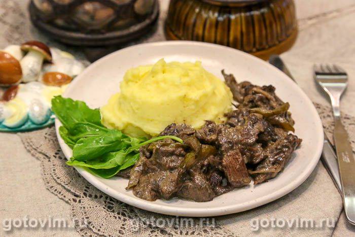 Бефстроганов із яловичини з грибами