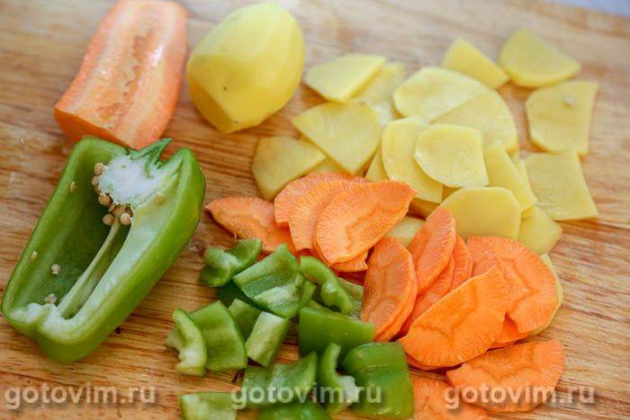 Ковбаски для смаження з овочами та сиром на шпажках, Крок 02