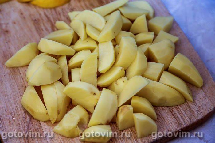 Курячі стегна, запечені з картоплею, часником і лимоном, Крок 03