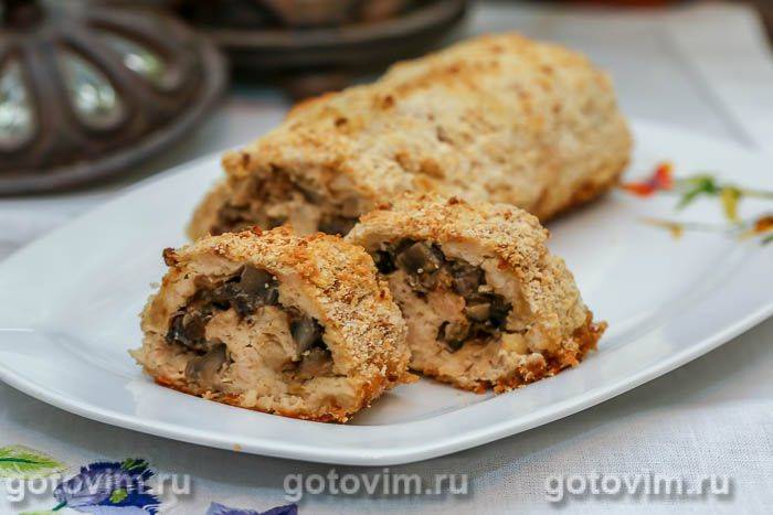 Курячий рулет із грибною начинкою Курячий рулет із грибною начинкою