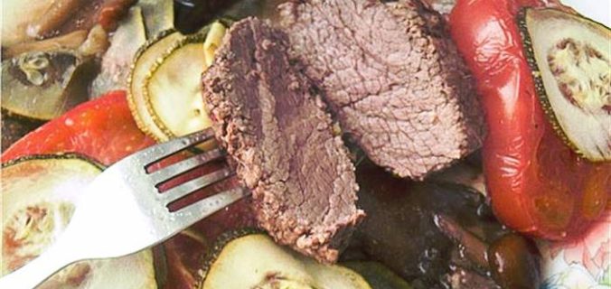 М’ясо у фользі з овочами