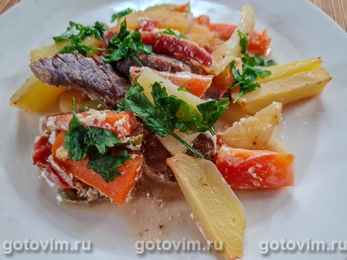М'ясо з овочами в сметані (в духовці). Фотографія рецепта М'ясо з овочами в сметані (у духовці). Фотографія рецепта